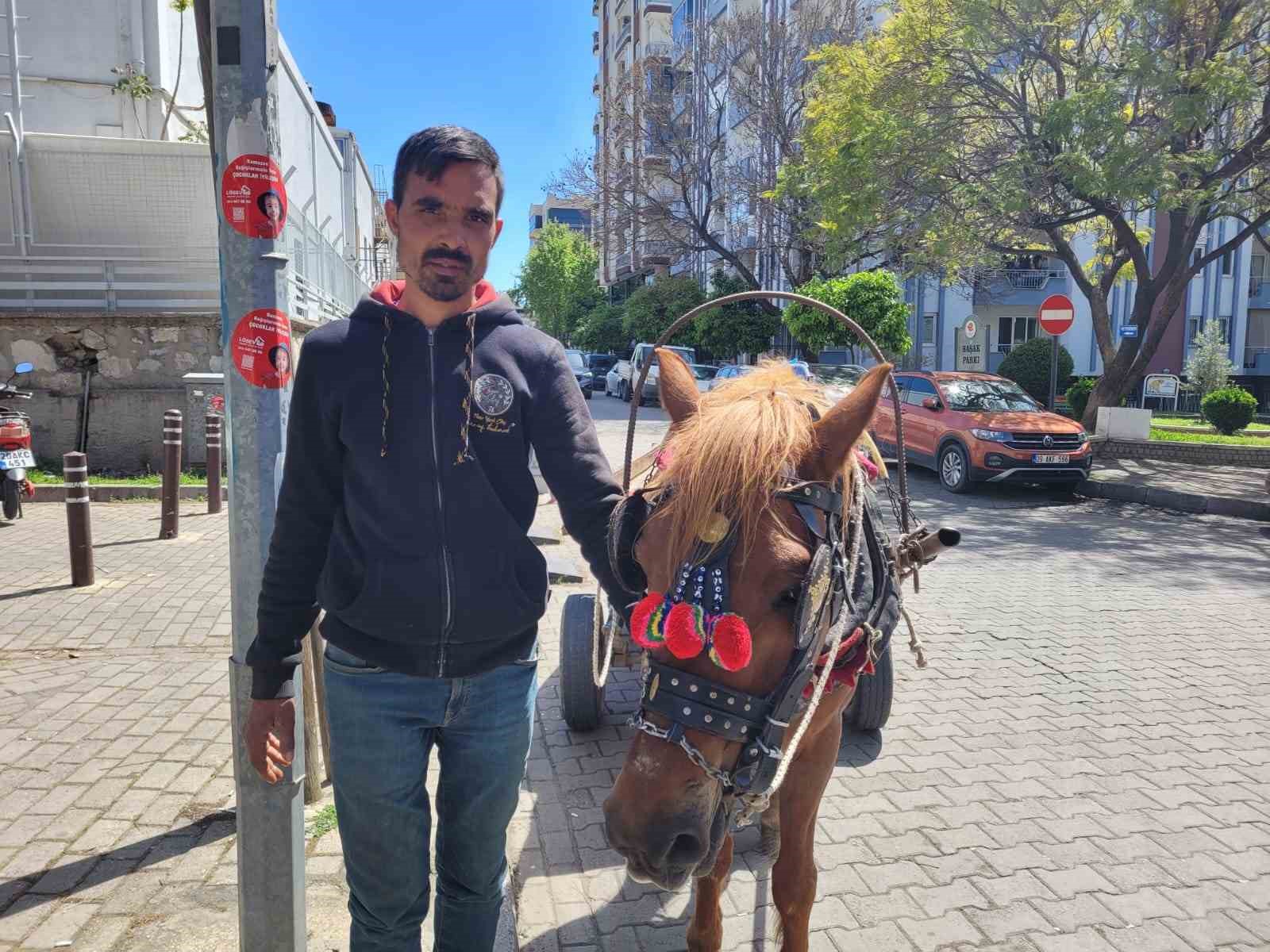 Aydın&rsquo;ın son at arabacısı, evinin ve 5 &ccedil;ocuğunun iaşesini atıyla karşılıyor
