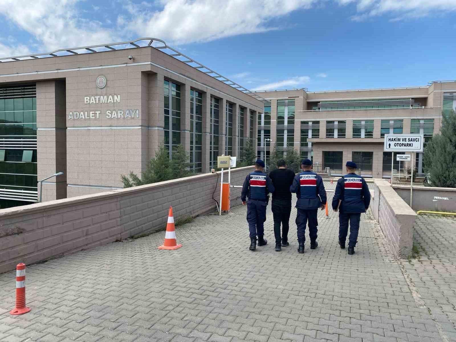 Batman’da 19 suç kaydı ve 5 ayrı suçtan hapis cezası bulunan firari yakalandı