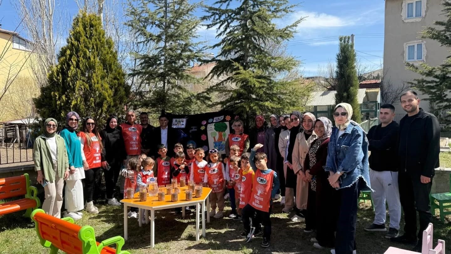 Altıntaş’ta meşe palamutları toprakla buluştu