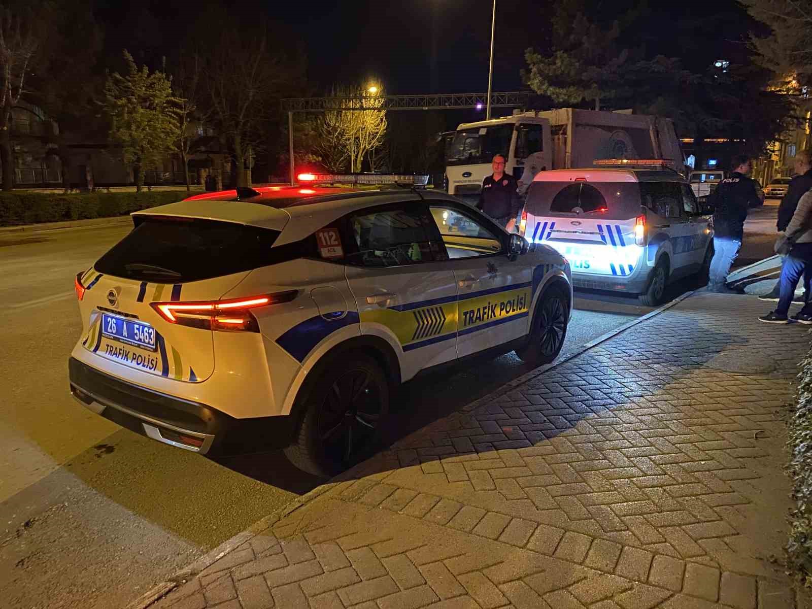 Motosiklete çarpan otomobil olay yerinden kaçtı: 1 yaralı