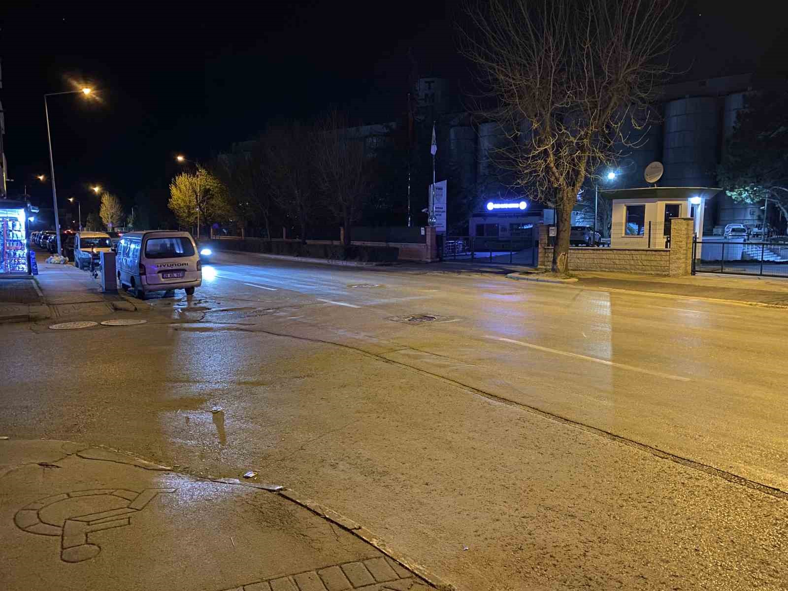 Motosiklete &ccedil;arpan otomobil olay yerinden ka&ccedil;tı: 1 yaralı
