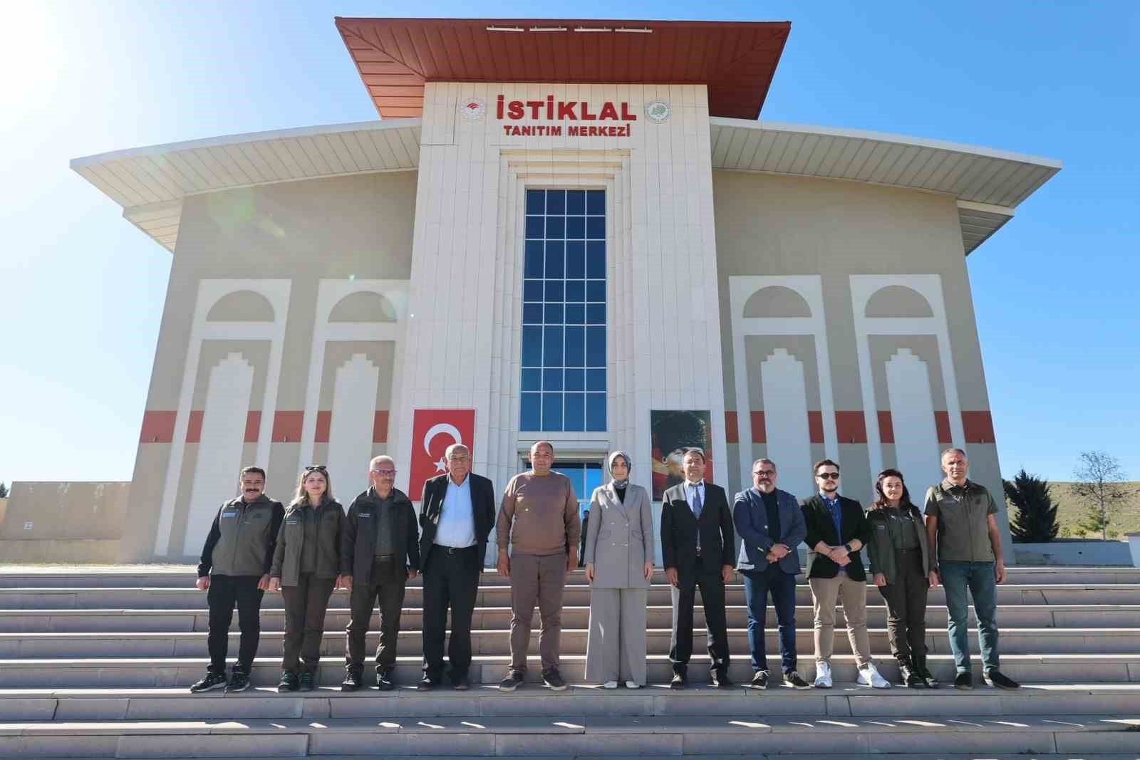 Vali Yiğitbaşı’ndan İstiklal Tanıtım Merkezi’ne ziyaret