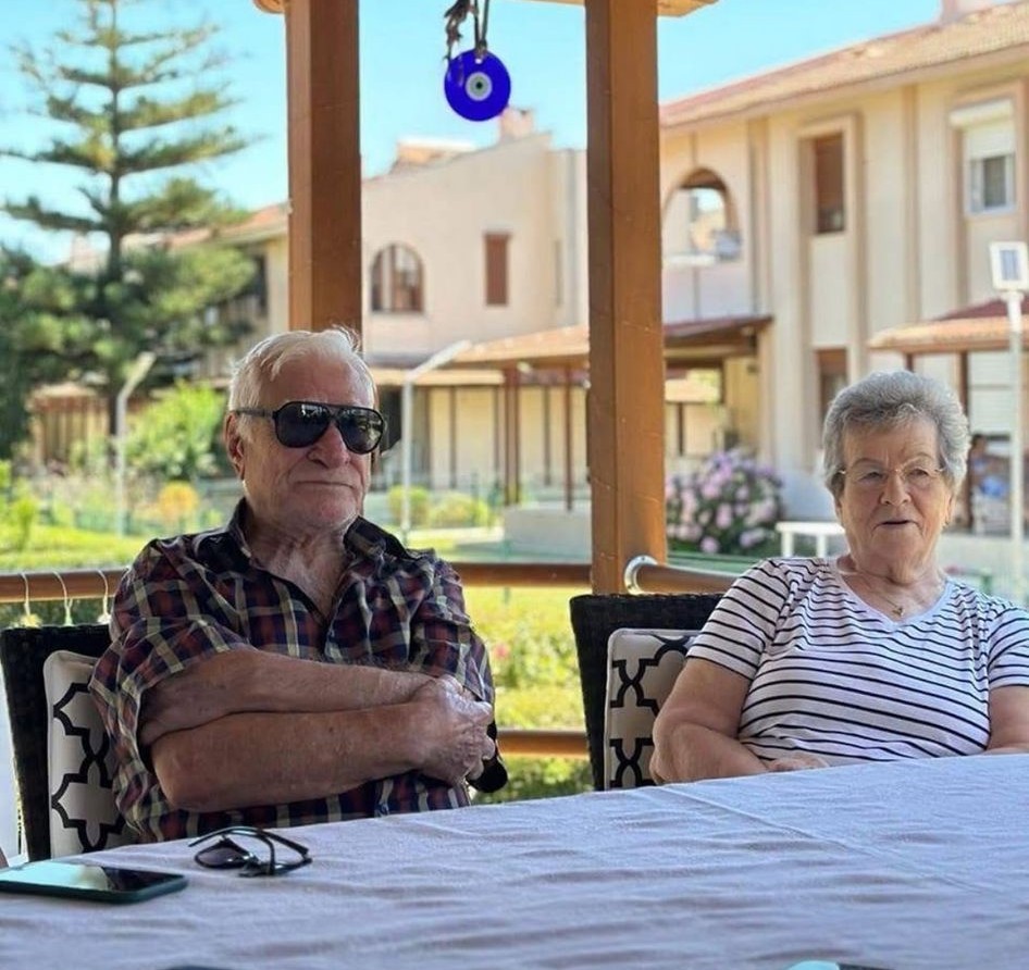 Ersun Yanal annesinden 1 hafta sonra babasını da kaybetti