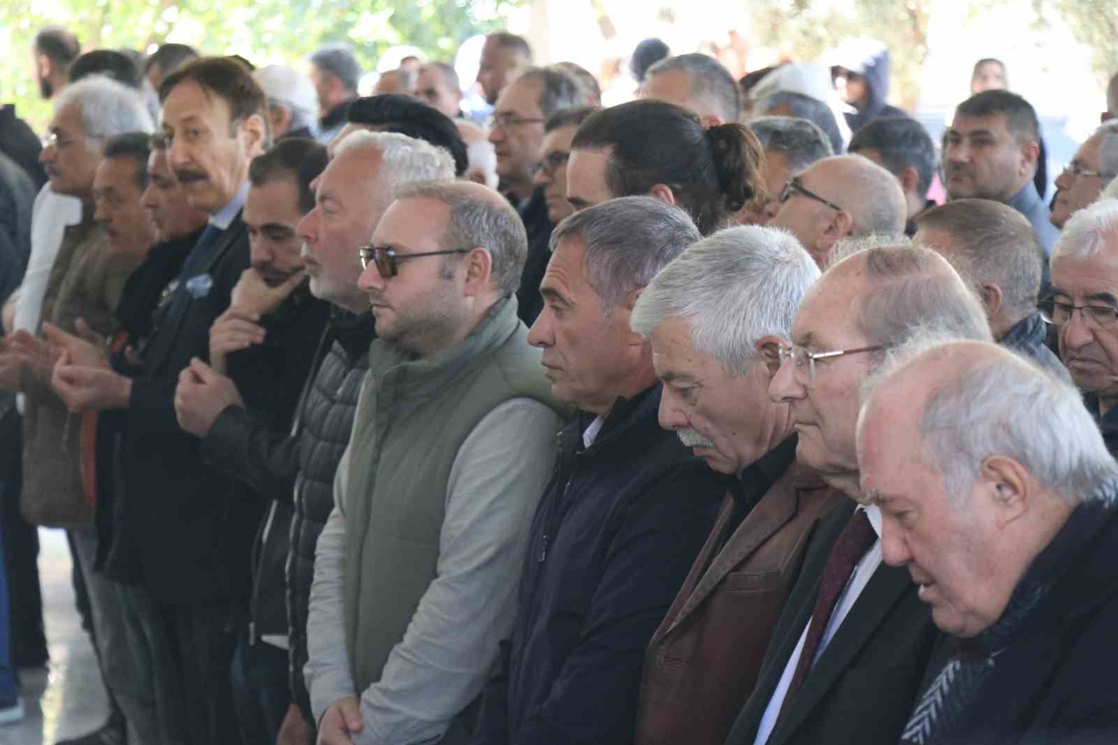 Ersun Yanal annesinden 1 hafta sonra babasını da kaybetti
