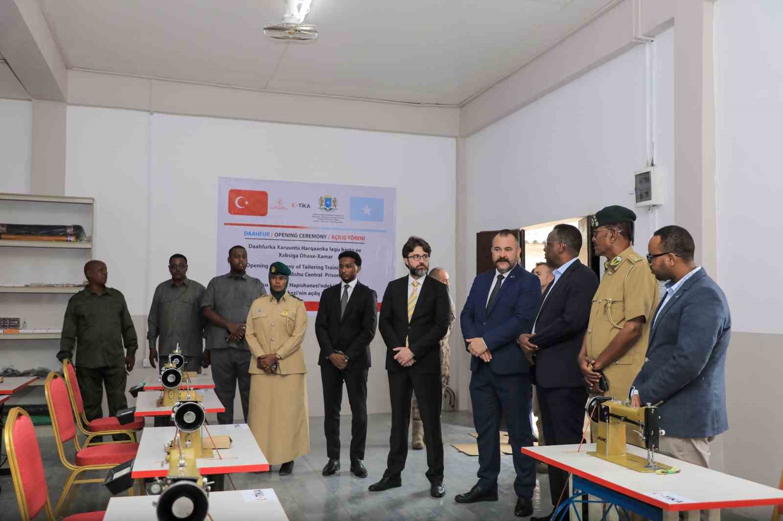 TİKA, Somali’de eski mahkumlar için üretim atölyesi kurdu
