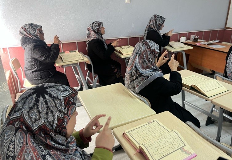 İşitme ve görme engellilerin Kur’an-ı Kerim sevgisi