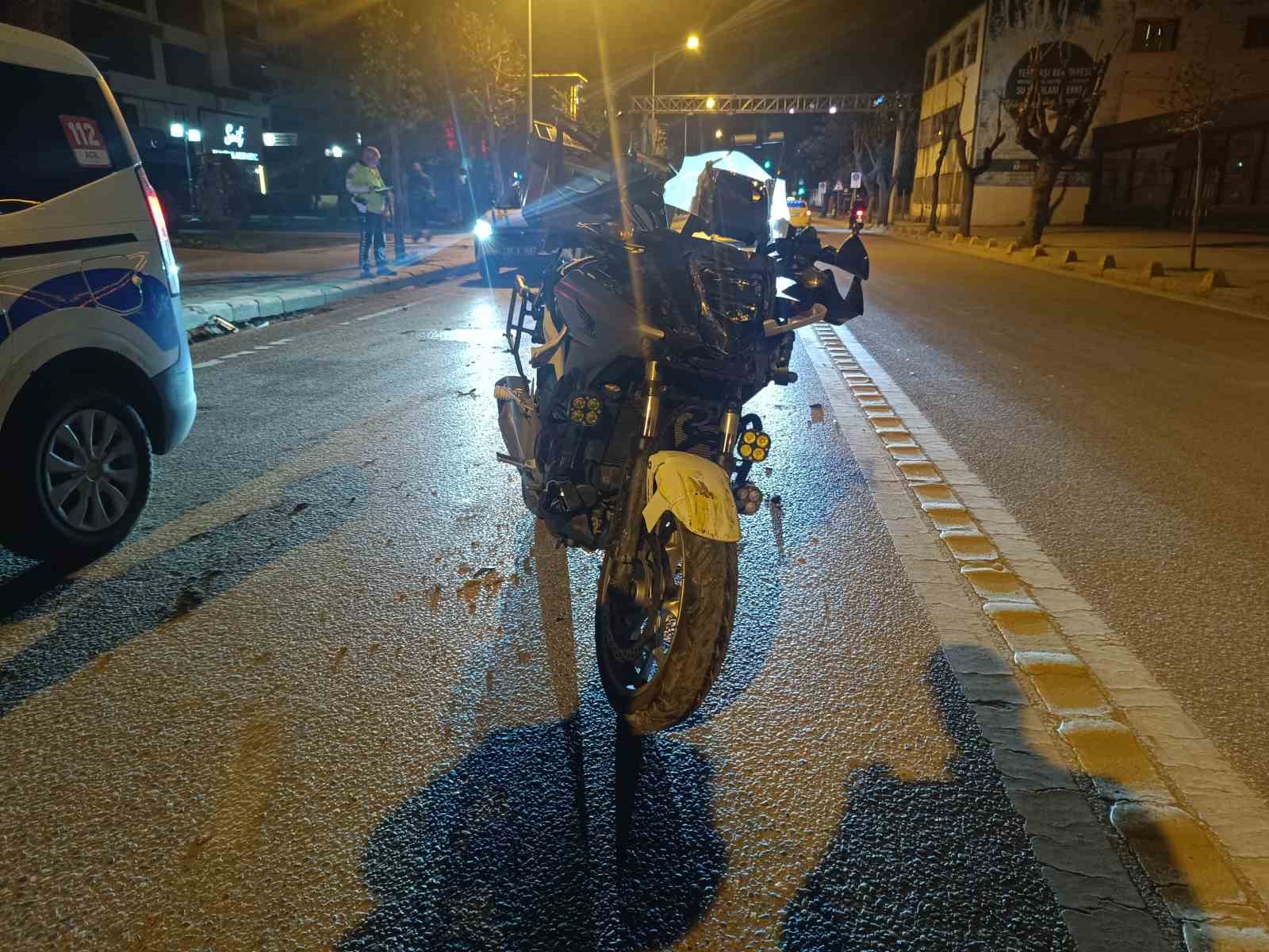 Taksi ile çarpışarak yaralanan motosikletin sürücüsü alkollü çıktı