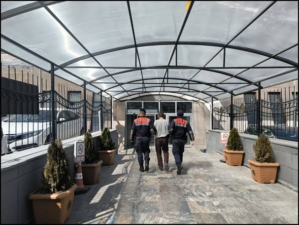 Jandarma inşaattan hırsızlık yapan şahıslar Afyonkarahisar’da yakalandı