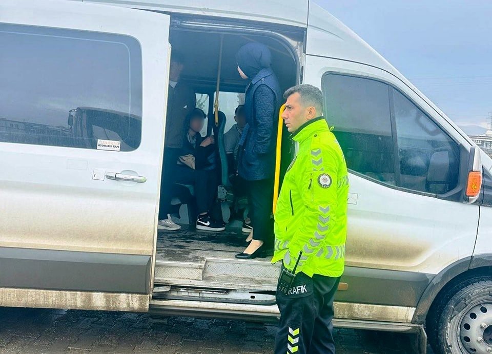 Cizre’de okul servisleri denetlendi