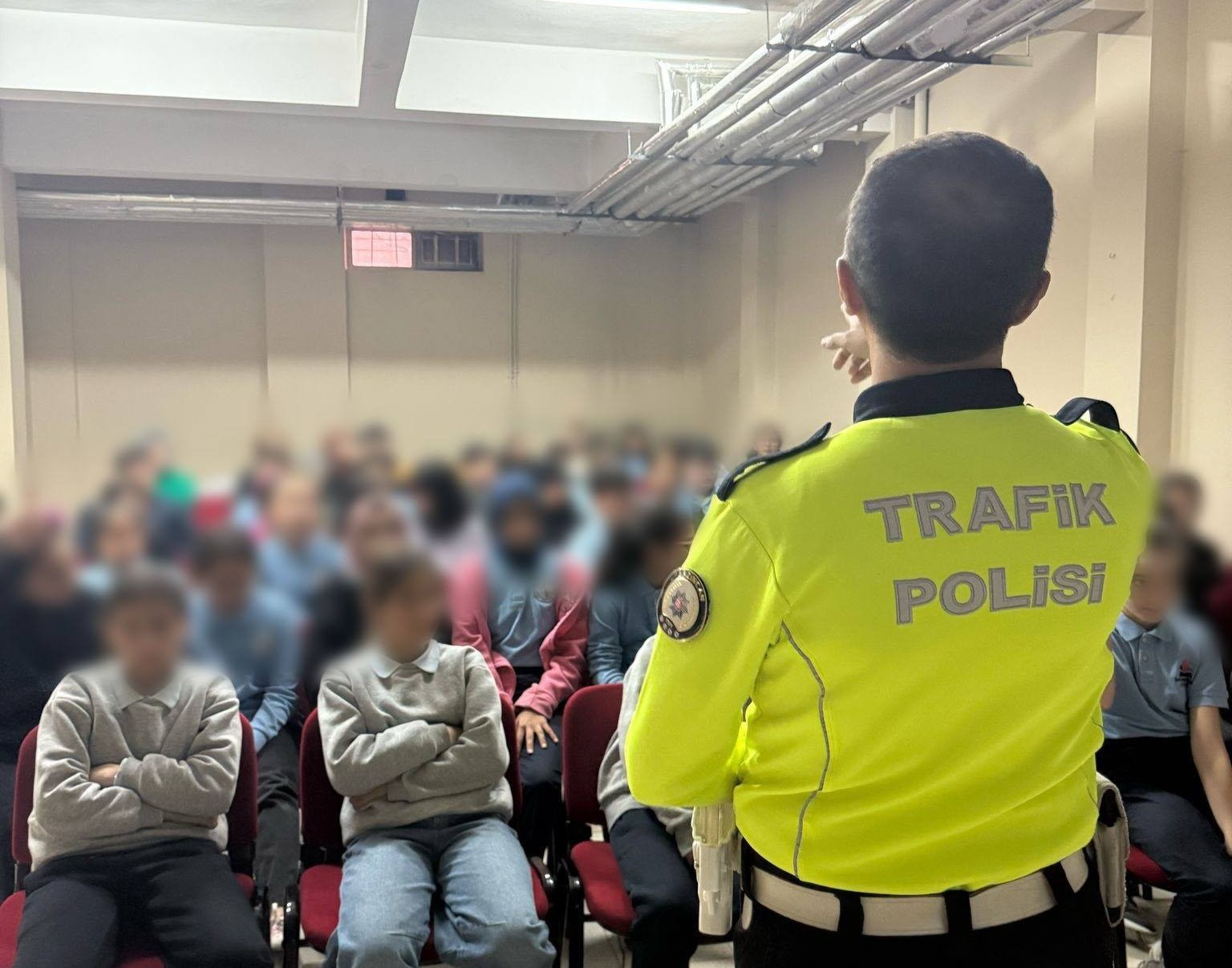 Erzincan emniyeti &ouml;ğrencileri bilgilendiriyor
