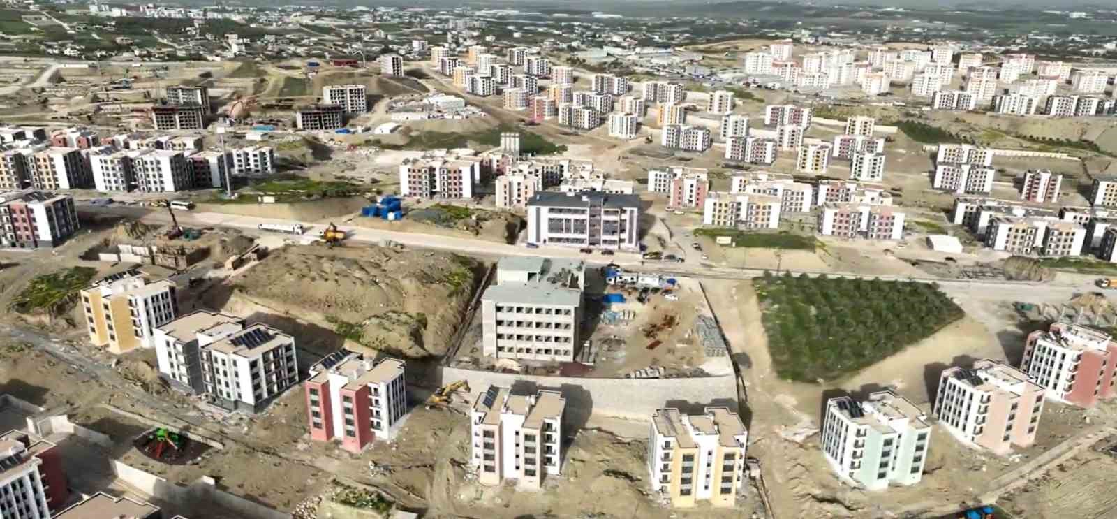 Dikmece  Mahallesi TOKİ Afet Konutları B&ouml;lge&rsquo;sinde okul inşaatları y&uuml;kselmeye devam ediyor
