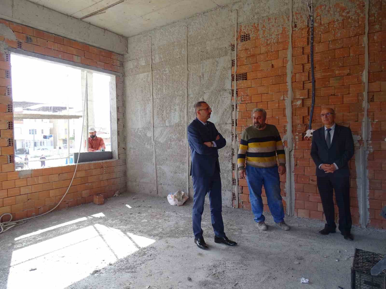 Kaymakam Özderin Aliçetinkaya İlkokulu inşaatı ziyaret etti