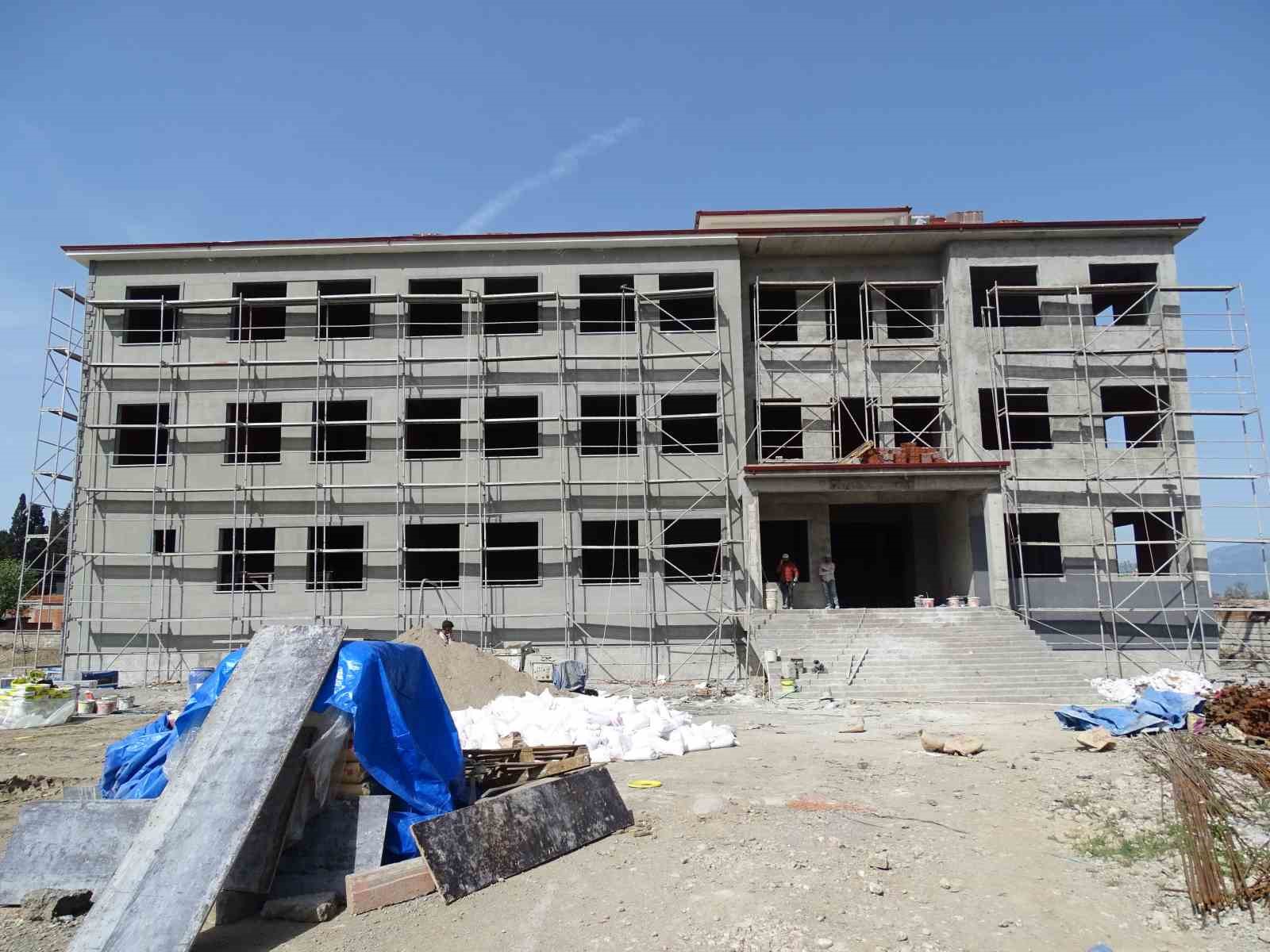 Kaymakam &Ouml;zderin Ali&ccedil;etinkaya İlkokulu inşaatı ziyaret etti
