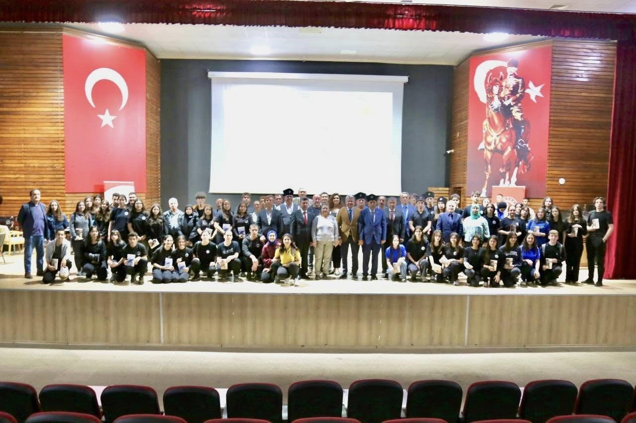 Edremit’te "Okur-Yazar Buluşması"nın üçüncüsü gerçekleştirildi