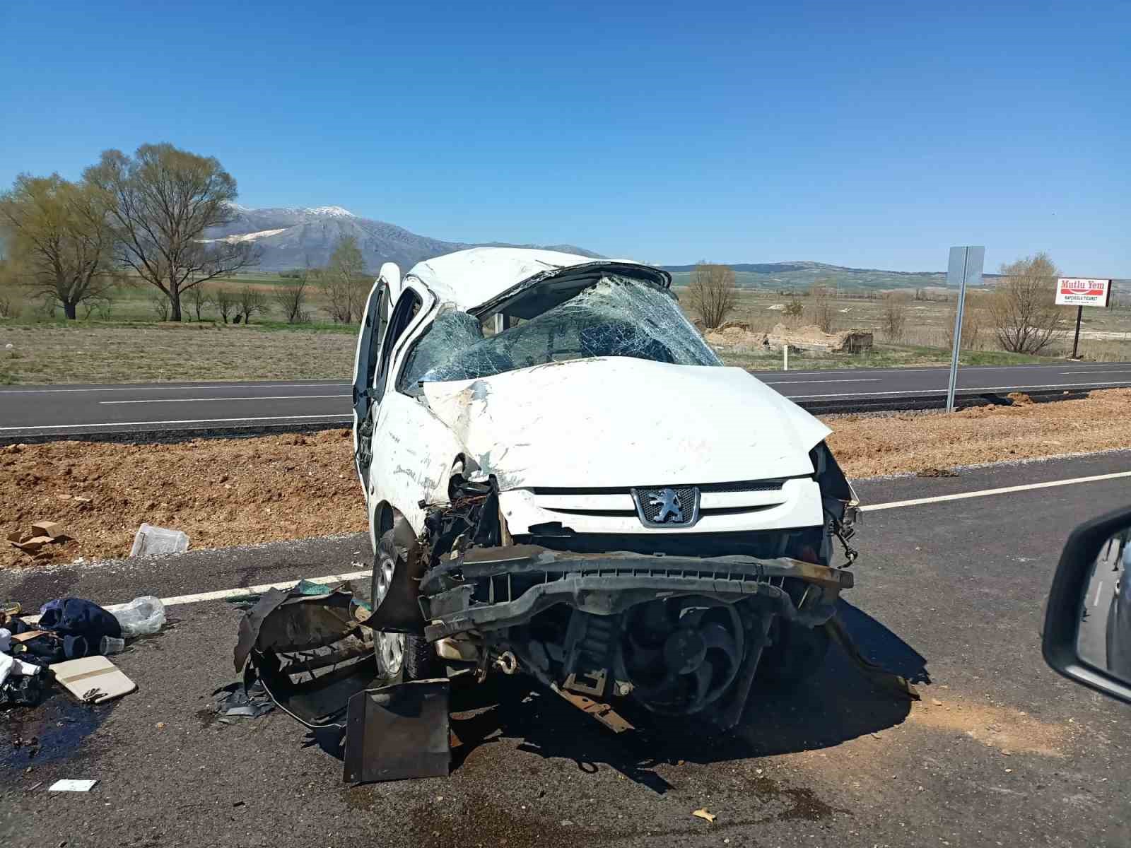 Şarkikaraağaç’ta takla atan otomobilin sürücüsü yaralandı