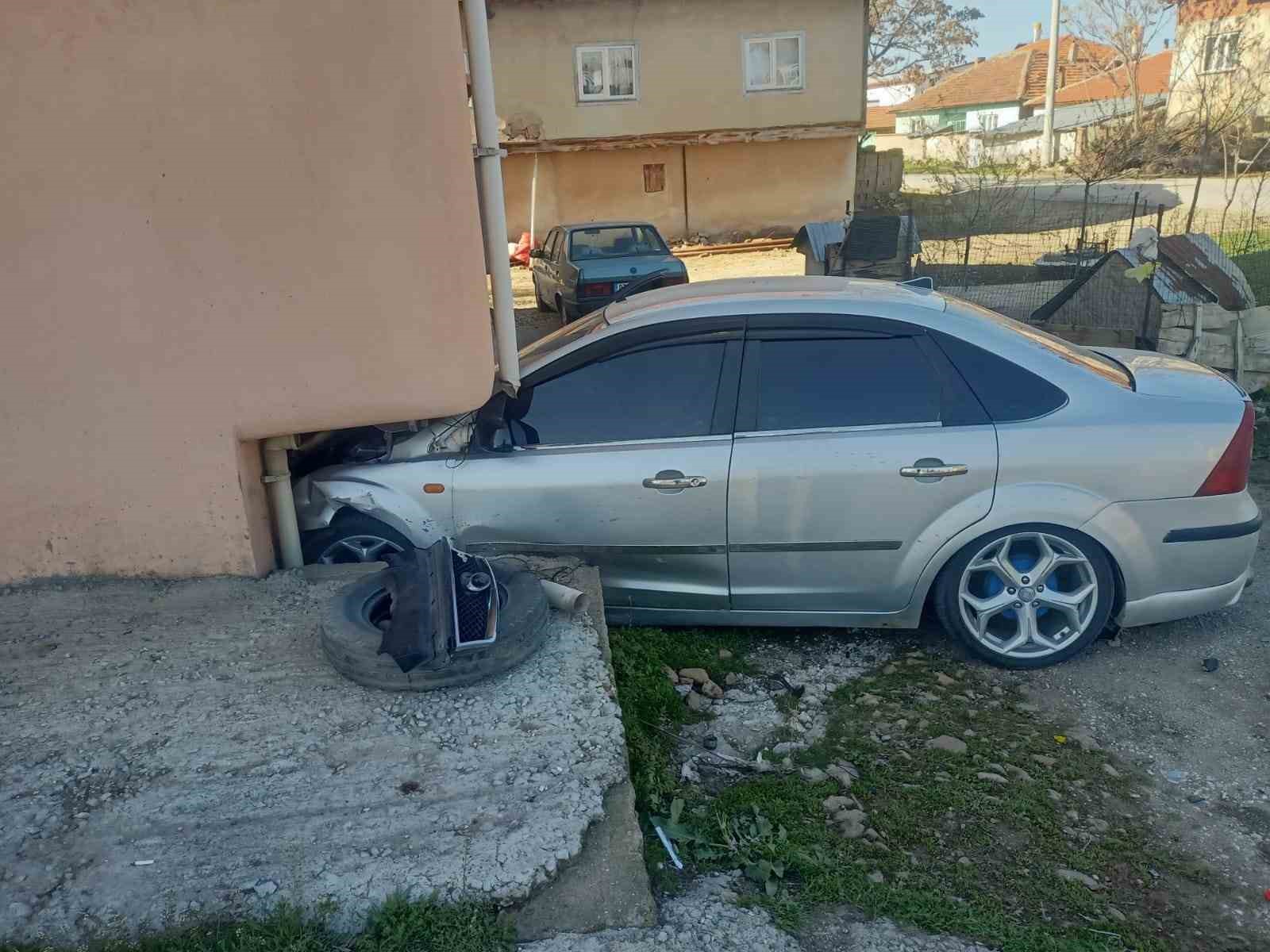 İki otomobilin &ccedil;arpıştığı kazada 4 kişi yaralandı
