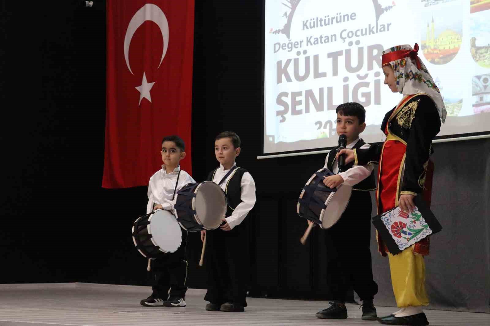Minik öğrenciler kültür şenliğinde buluştu
