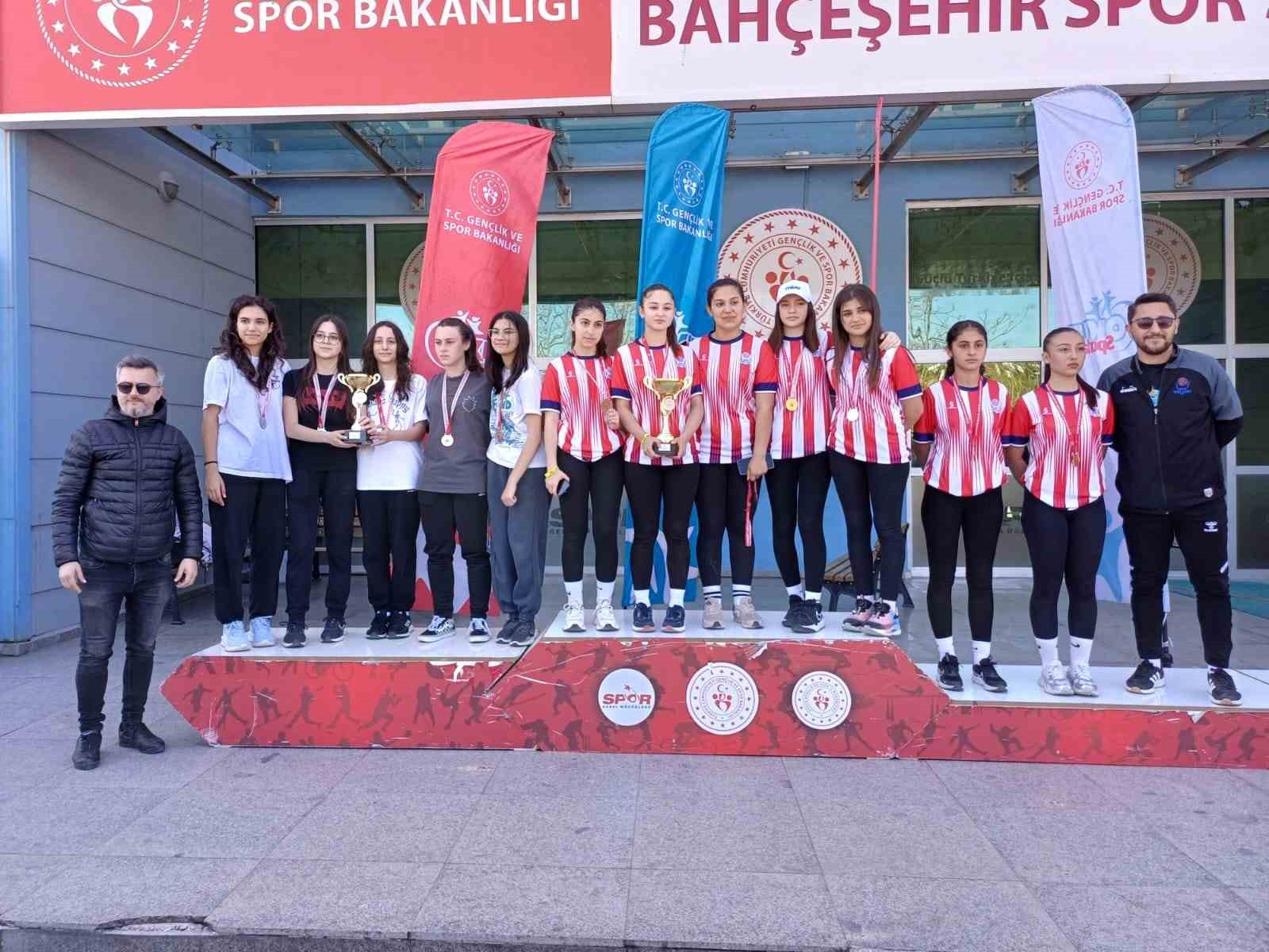 Pedallar okul sporları için döndü