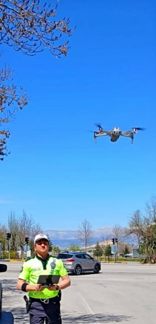 Isparta&rsquo;da dron destekli trafik denetiminde 9 araca ceza
