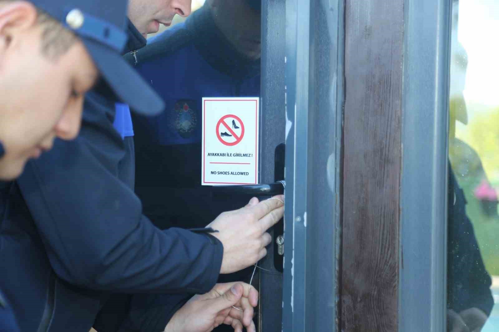 Gizli kamera skandalı sonrası o bungalov s&uuml;resiz olarak m&uuml;h&uuml;rlendi
