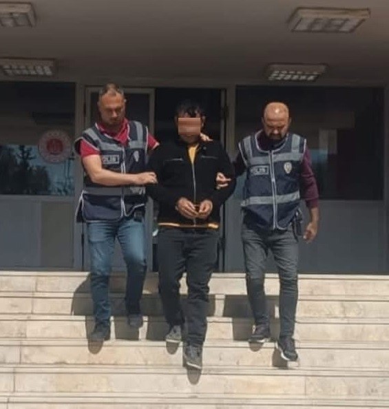 Adana’da terör örgütüne üye olma suçundan aranan şahıs yakalandı