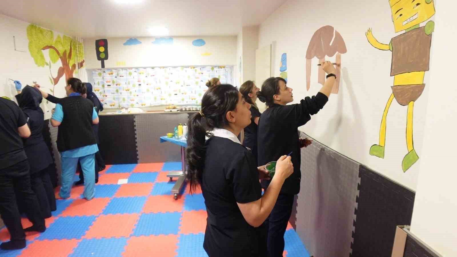 FÜ Hastanesi’nde çocuklar için oyun bahçesi kuruldu
