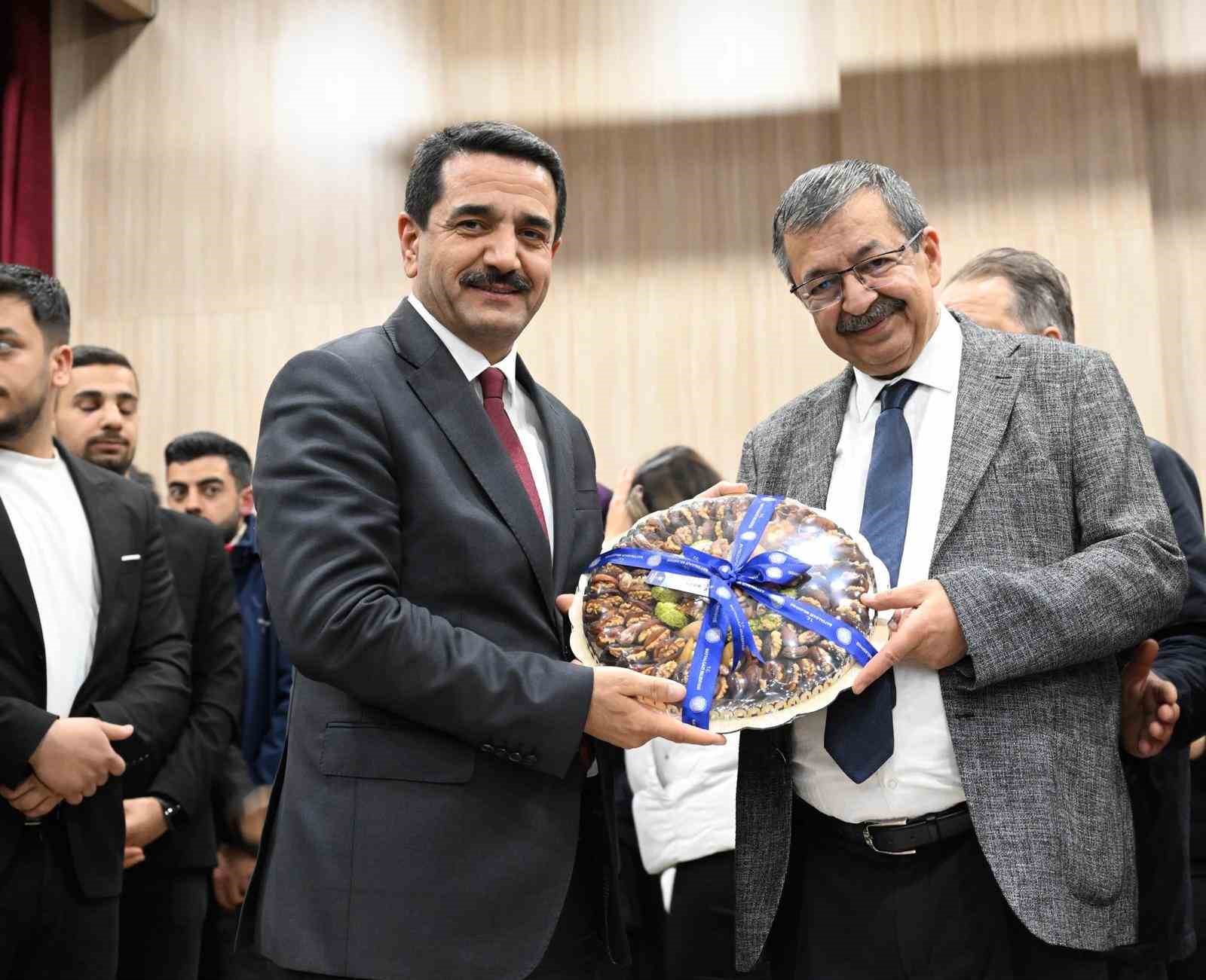 Hayati İnan&ccedil; Battalgazi&rsquo;de g&ouml;n&uuml;llere dokundu
