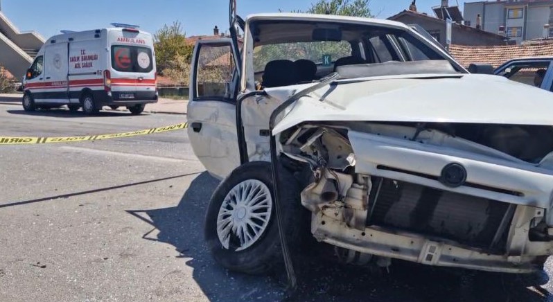 Konya’da hasta taşıyan ambulans ile otomobil çarpıştı: 2 yaralı