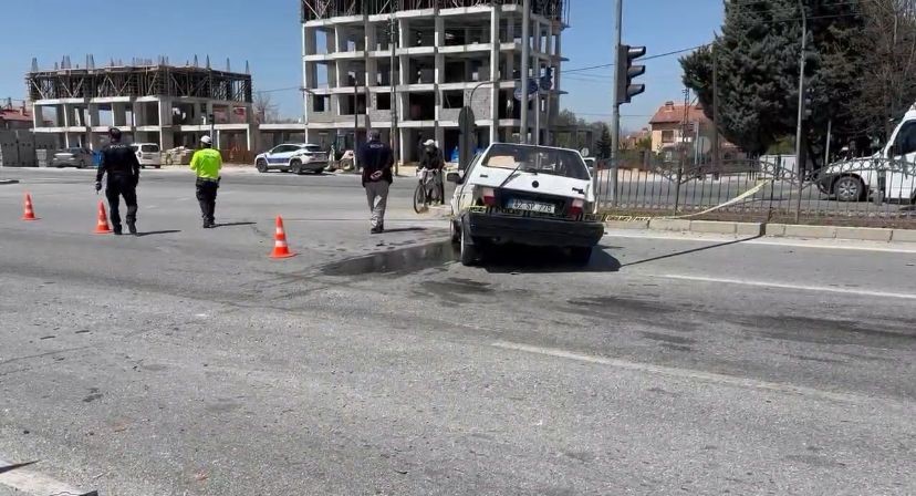 Konya&rsquo;da hasta taşıyan ambulans ile otomobil &ccedil;arpıştı: 2 yaralı
