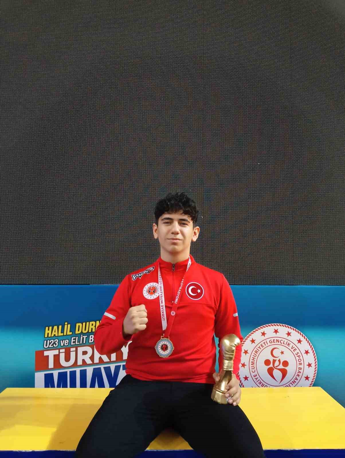 Denizlili sporcu Muay Thai’de Türkiye şampiyonu oldu