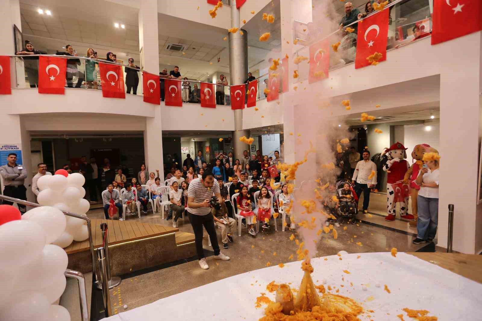 Kepez Belediyesi’nde minikler anne ve babalarının iş yerinde ağırlandı