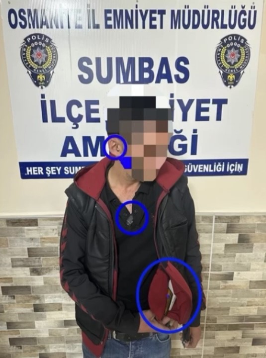 Ehliyet sınavında kopya d&uuml;zeneği ile yakalandı
