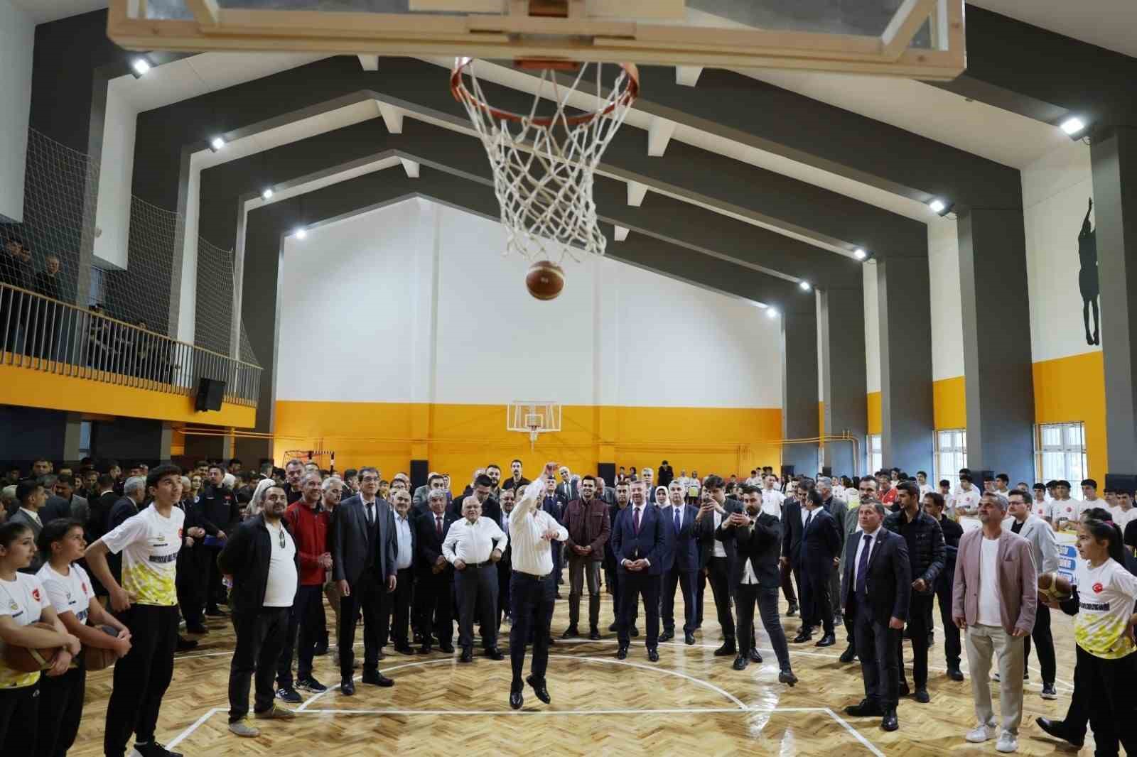 ERVA Spor Okulları’nın 52.’si açıldı