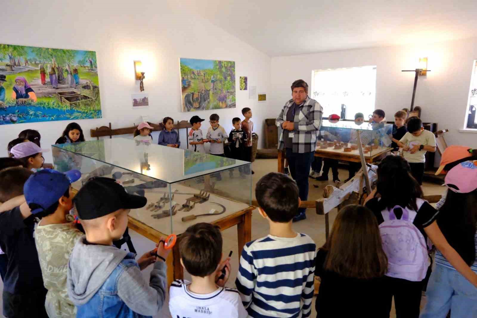 Birinci sınıf öğrencileri tarımla tanıştı