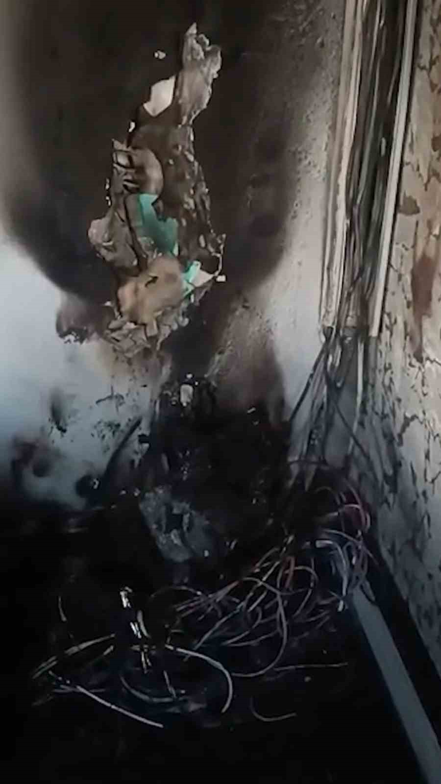 Okulda yangın paniği: Aşırı y&uuml;klenen &uuml;&ccedil;l&uuml; priz tehlike sa&ccedil;tı
