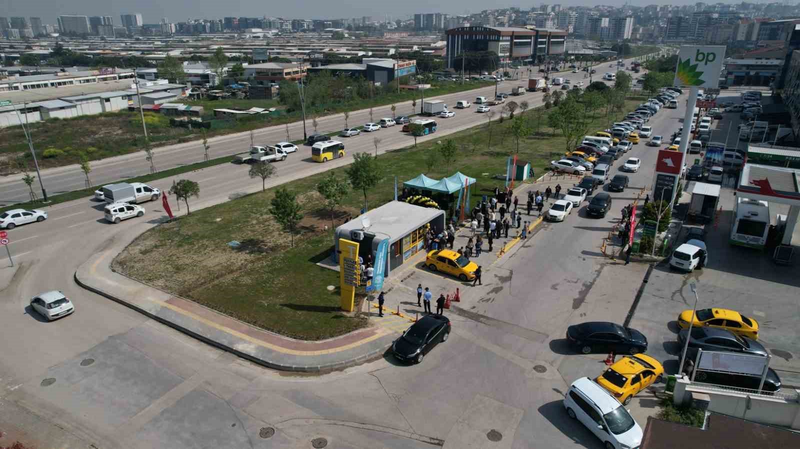 Üçevler’de modern taksi durağı hizmete açıldı