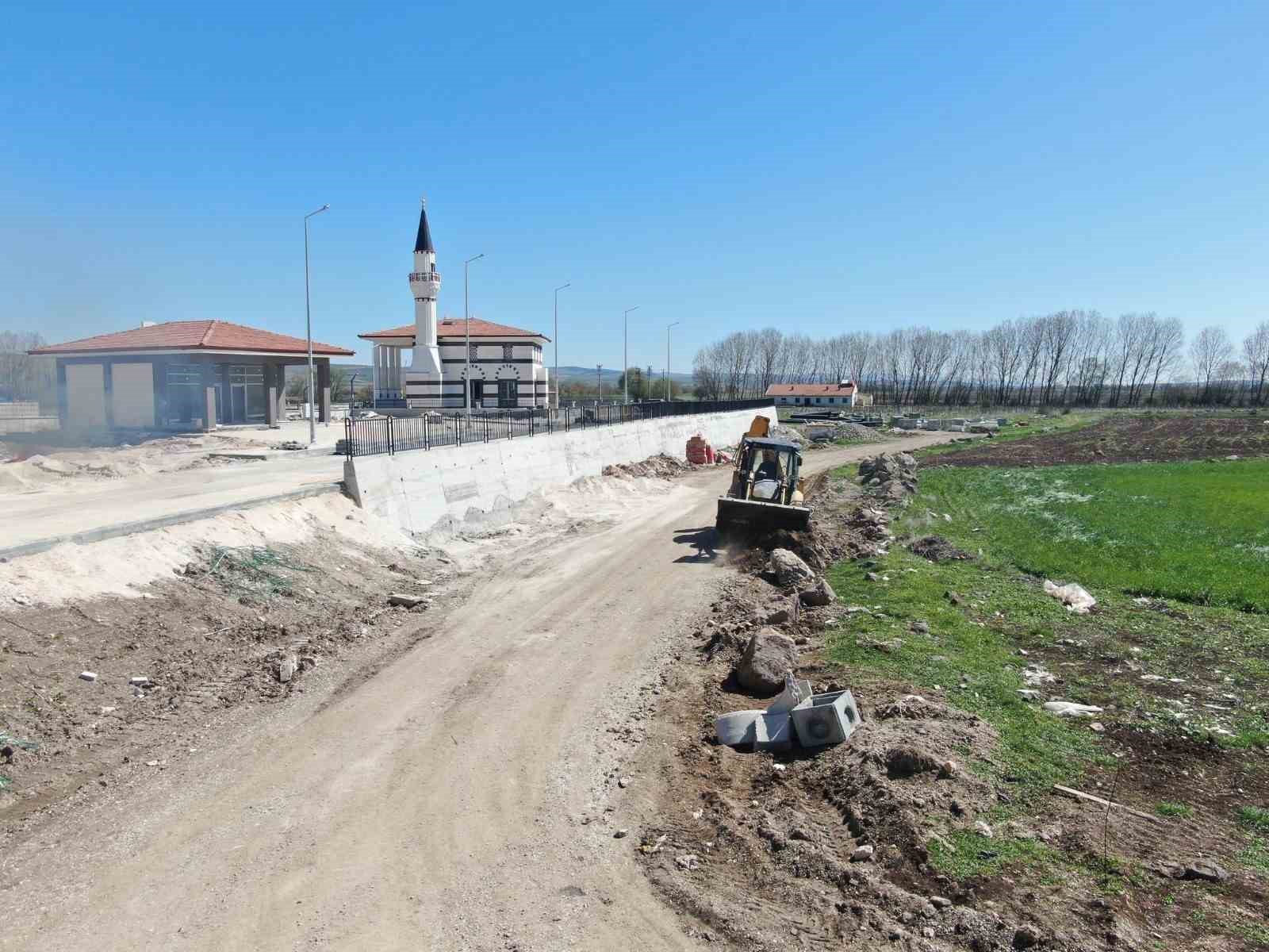 İn&ouml;n&uuml; il&ccedil;esinde yol &ccedil;alışmaları başladı
