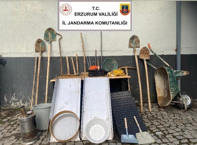 Jandarmadan kaçak kazı operasyonu