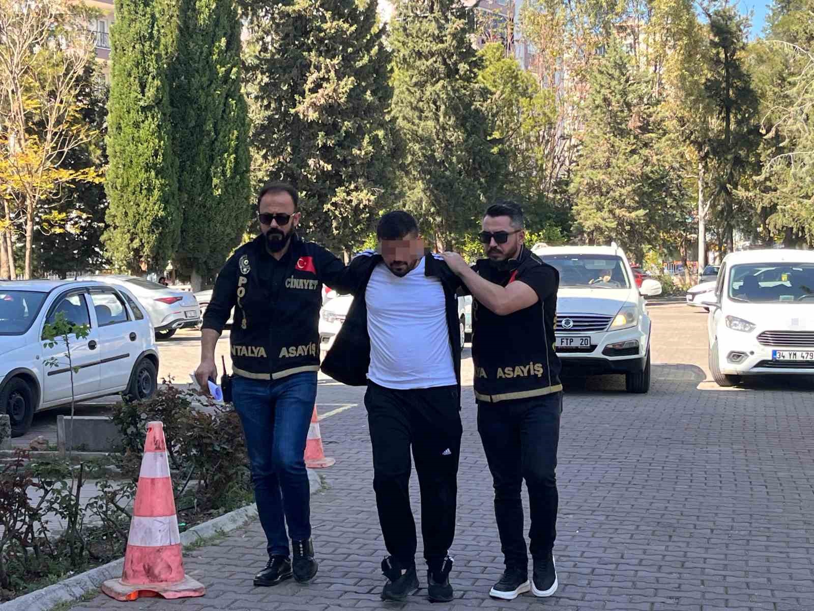 Kendisini taciz ettiğini iddia ettiği arkadaşını öldürdü