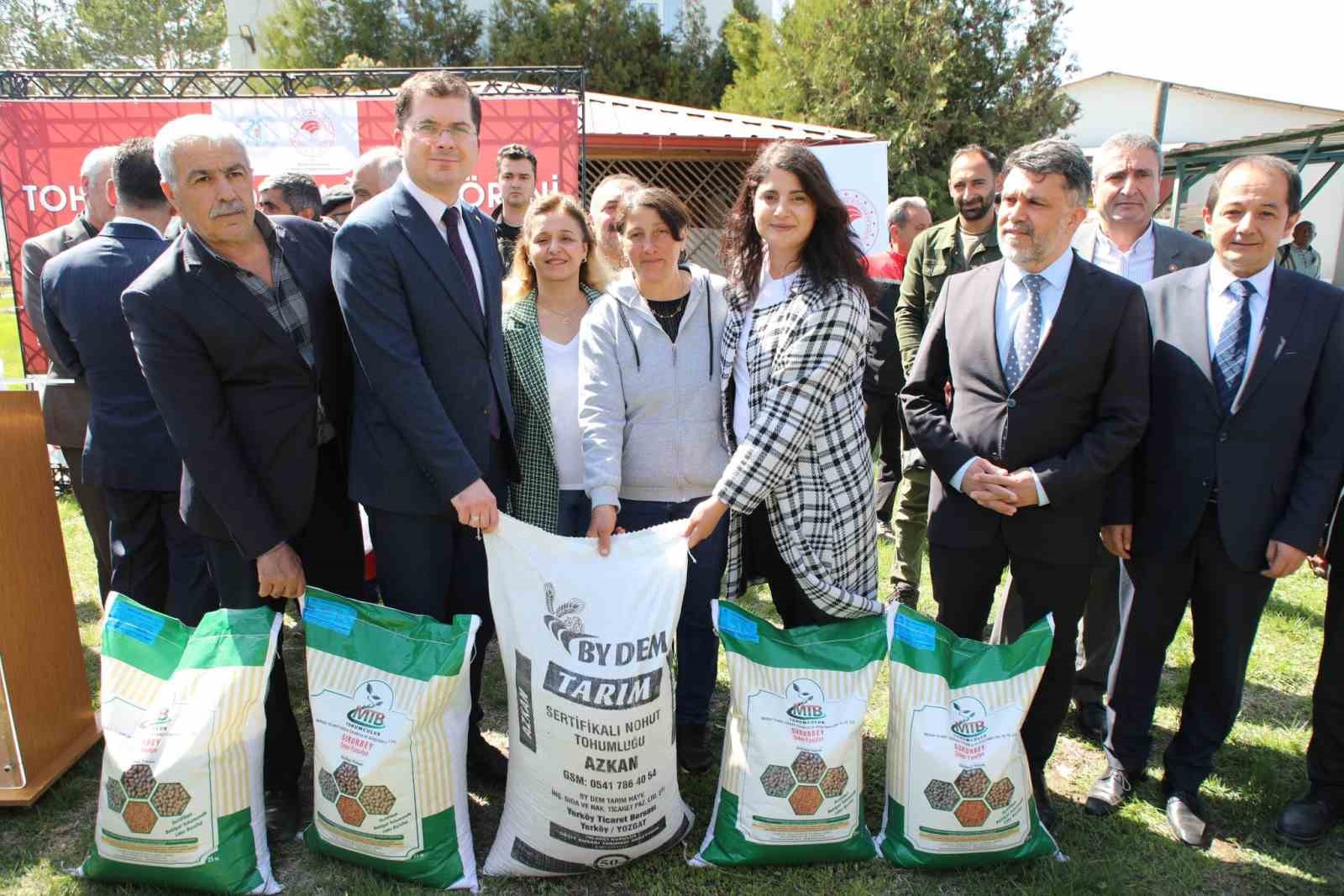 Erzincan’da tohum, fide ve fidan dağıtımı yapıldı