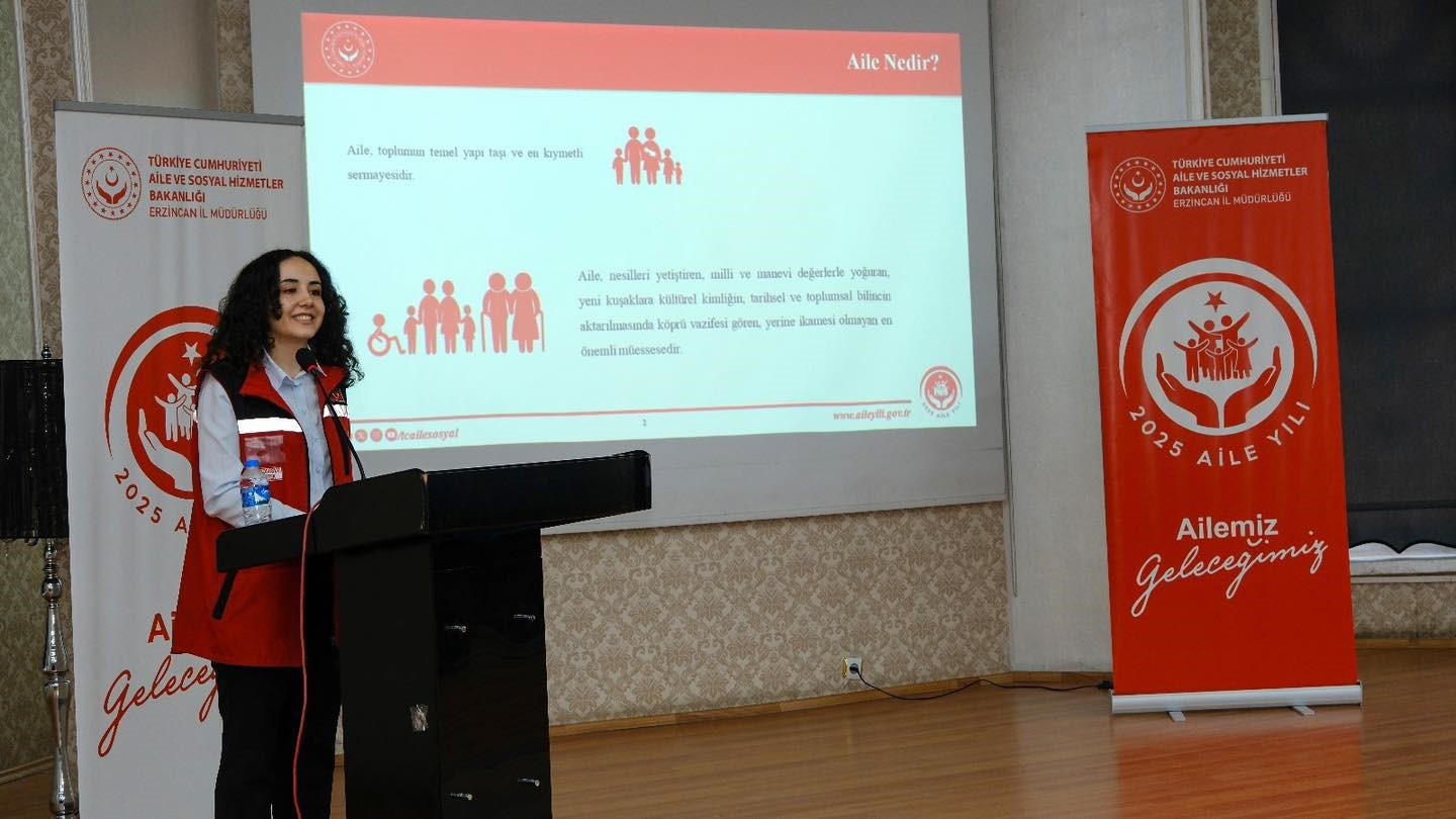 Belediyede "Ailemiz Geleceğimiz" sunumu düzenlendi
