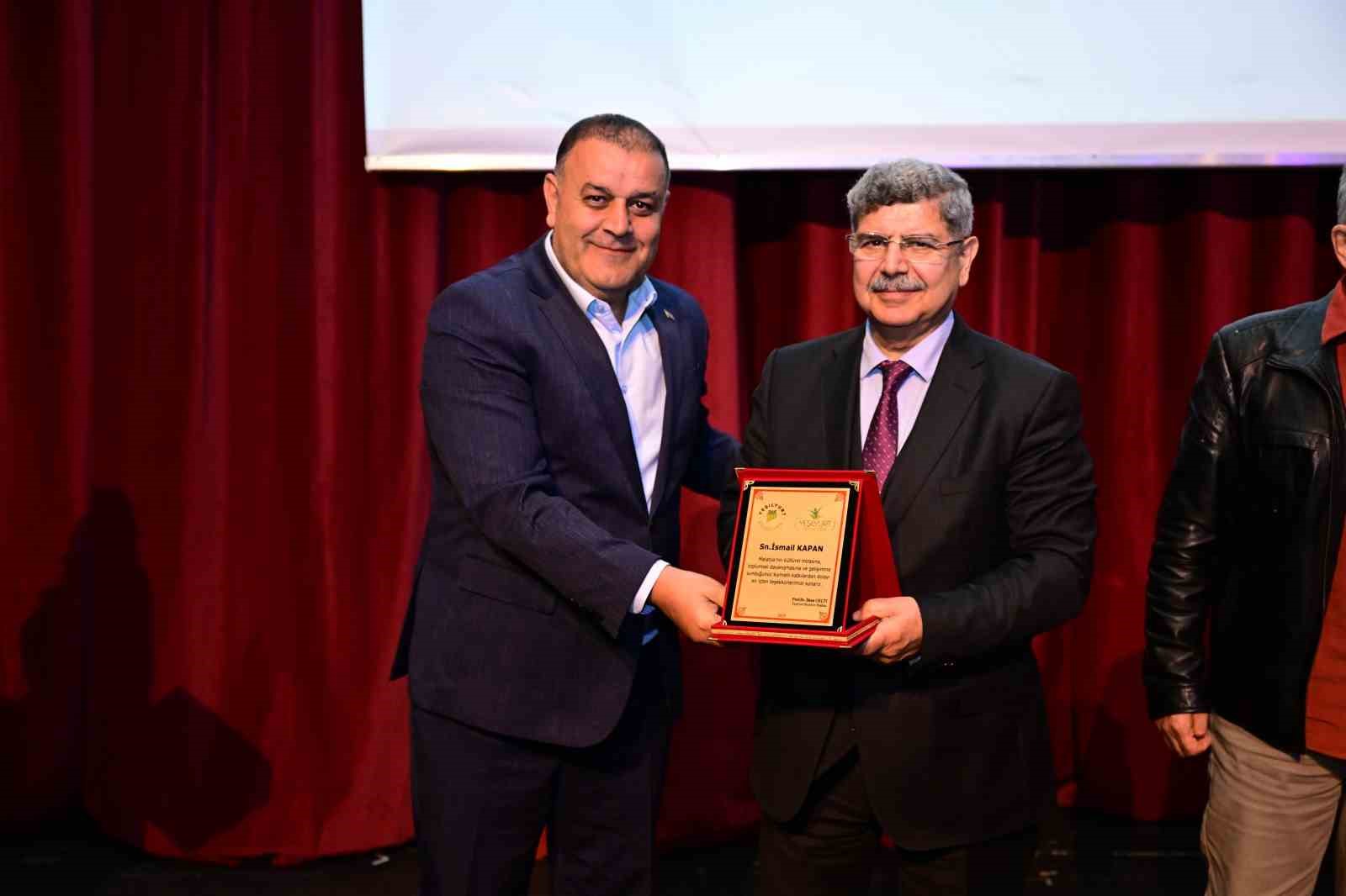 Malatya’da 8’inci Cumhurbaşkanı Turgut Özal ile Başkan Hamit Fendoğlu anısına panel düzenlendi