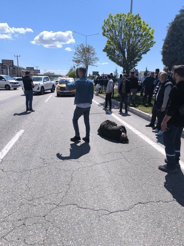 Batman’da otomobil yayalara çarptı: 2 yaralı