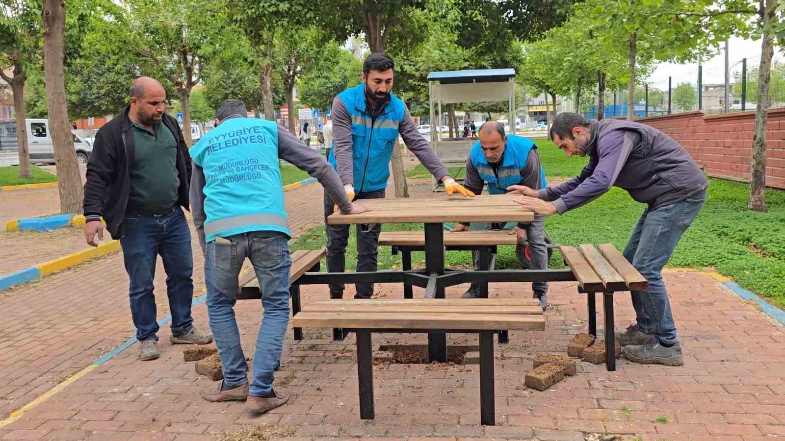 Eyyübiye, parklarındaki malzemeleri kendileri üretiyor