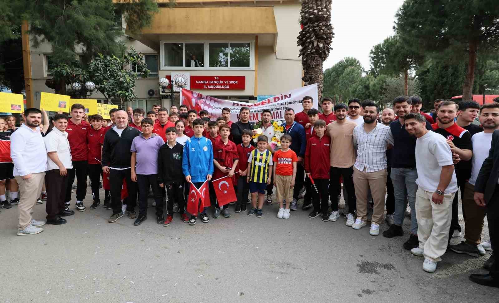 Avrupa şampiyonu Kerem Kamal&rsquo;a Manisa&rsquo;da coşkulu karşılama
