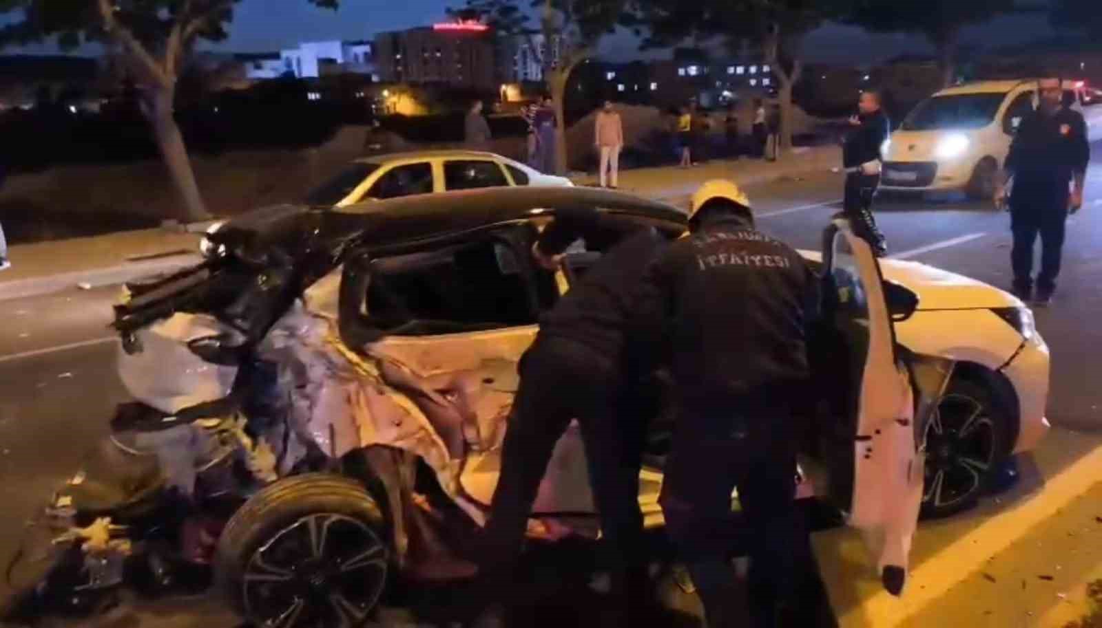 Şanlıurfa’da kamyonet ile otomobil çarpıştı: 4 yaralı