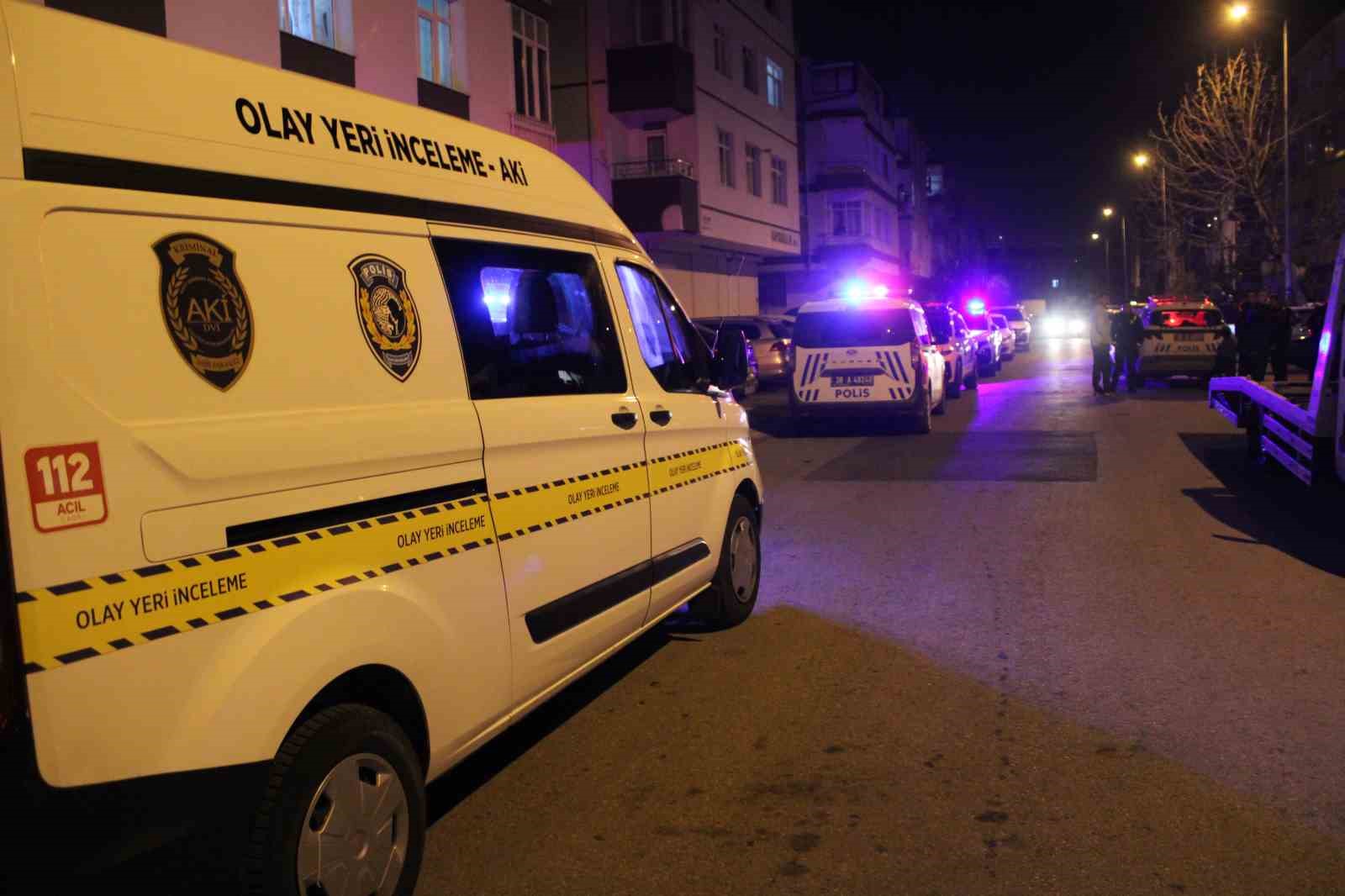 Husumetlisini evin bahçesinde vurdu