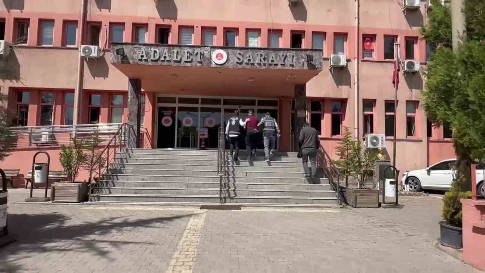Cezaevi firarisi sahte kimlikle yakalandı
