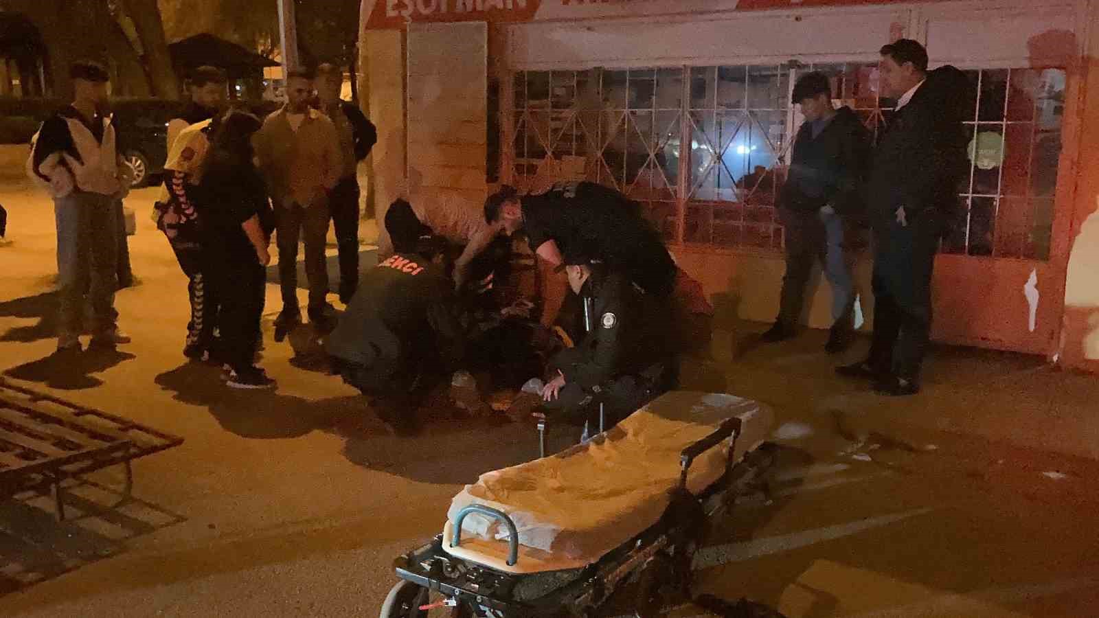 Otomobile çarparak savrulan motosikletin sürücüsü yaralandı