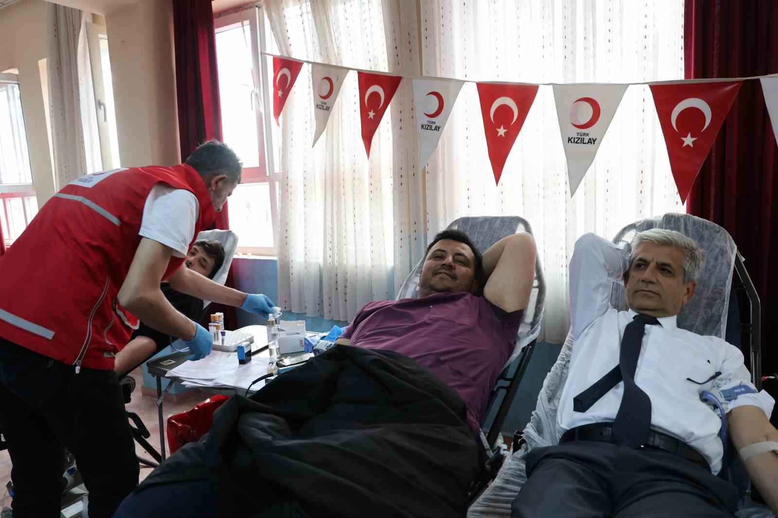 Öğrenciler büyüklere hem umut hem örnek oldu